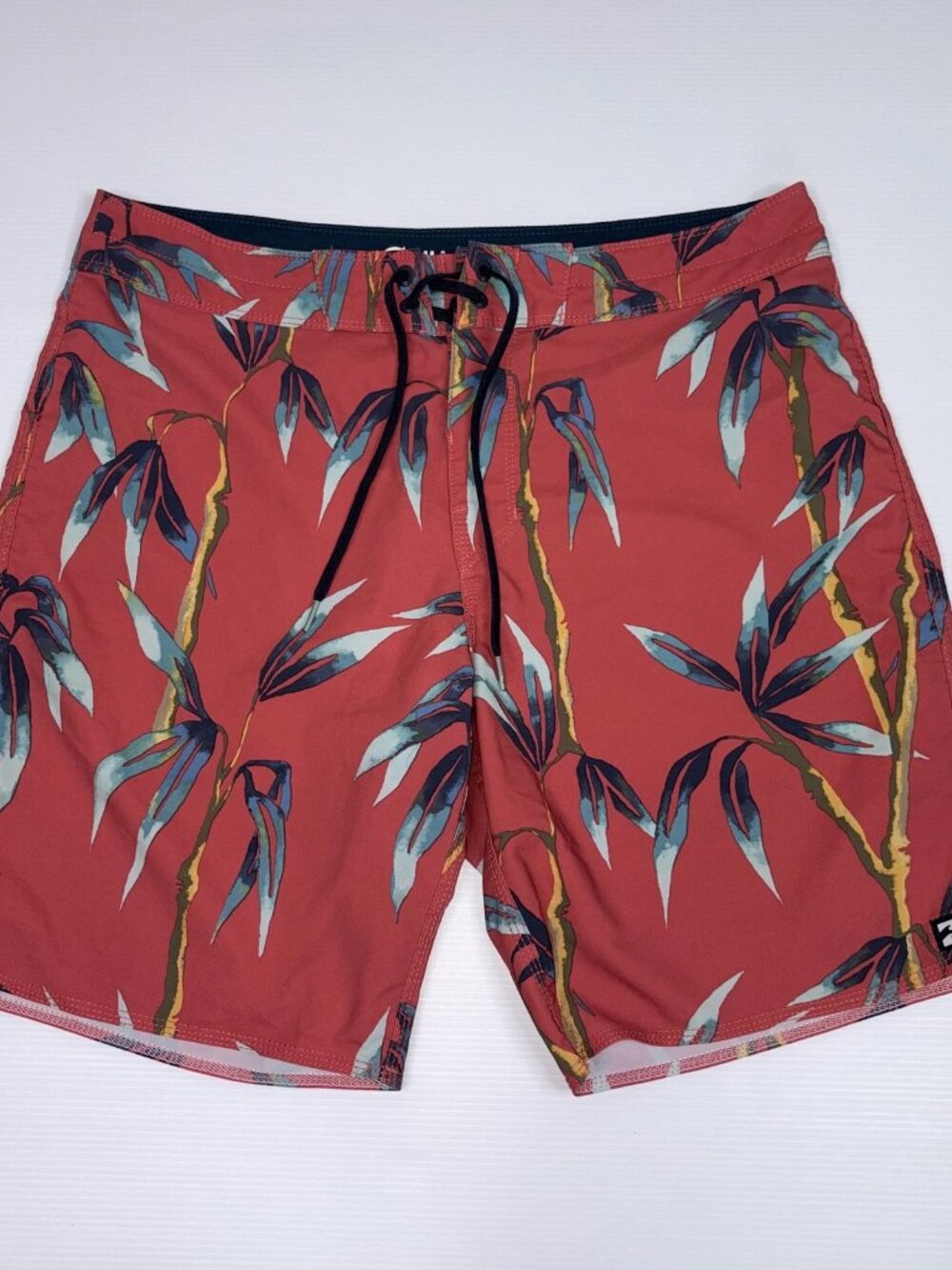 BILLABONG men's  board shorts size 32